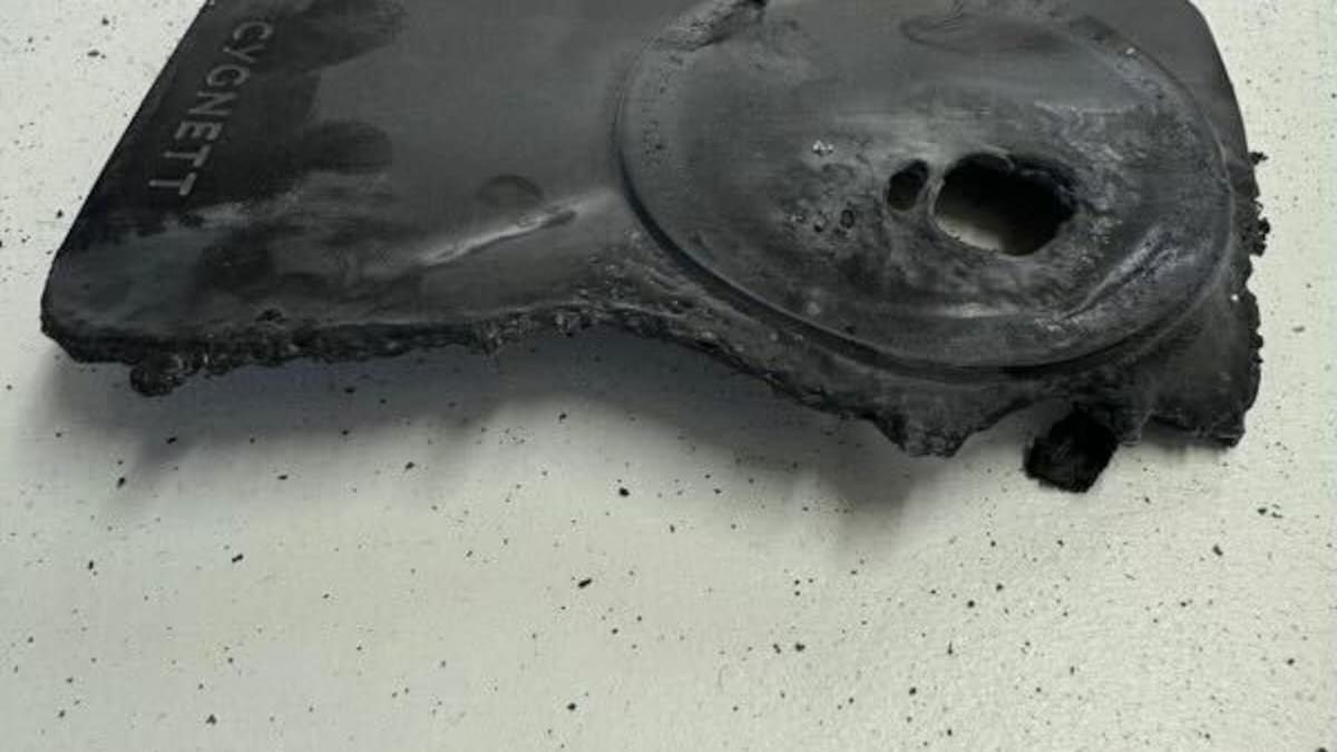 Recalled phone power bank explodes at Auckland business, singes woman's hair Recalled phone power bank explodes at Auckland business, singes woman's hair