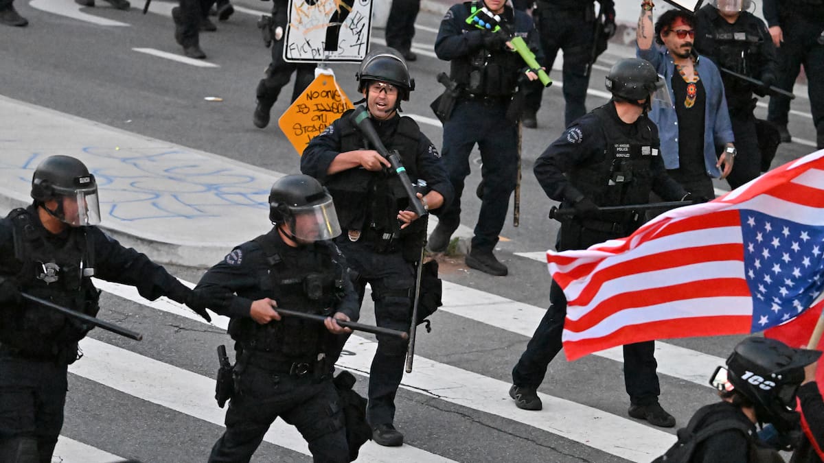 Mass arrests: Downtown LA protesters defy curfew amid Trump crackdown Mass arrests: Downtown LA protesters defy curfew amid Trump crackdown