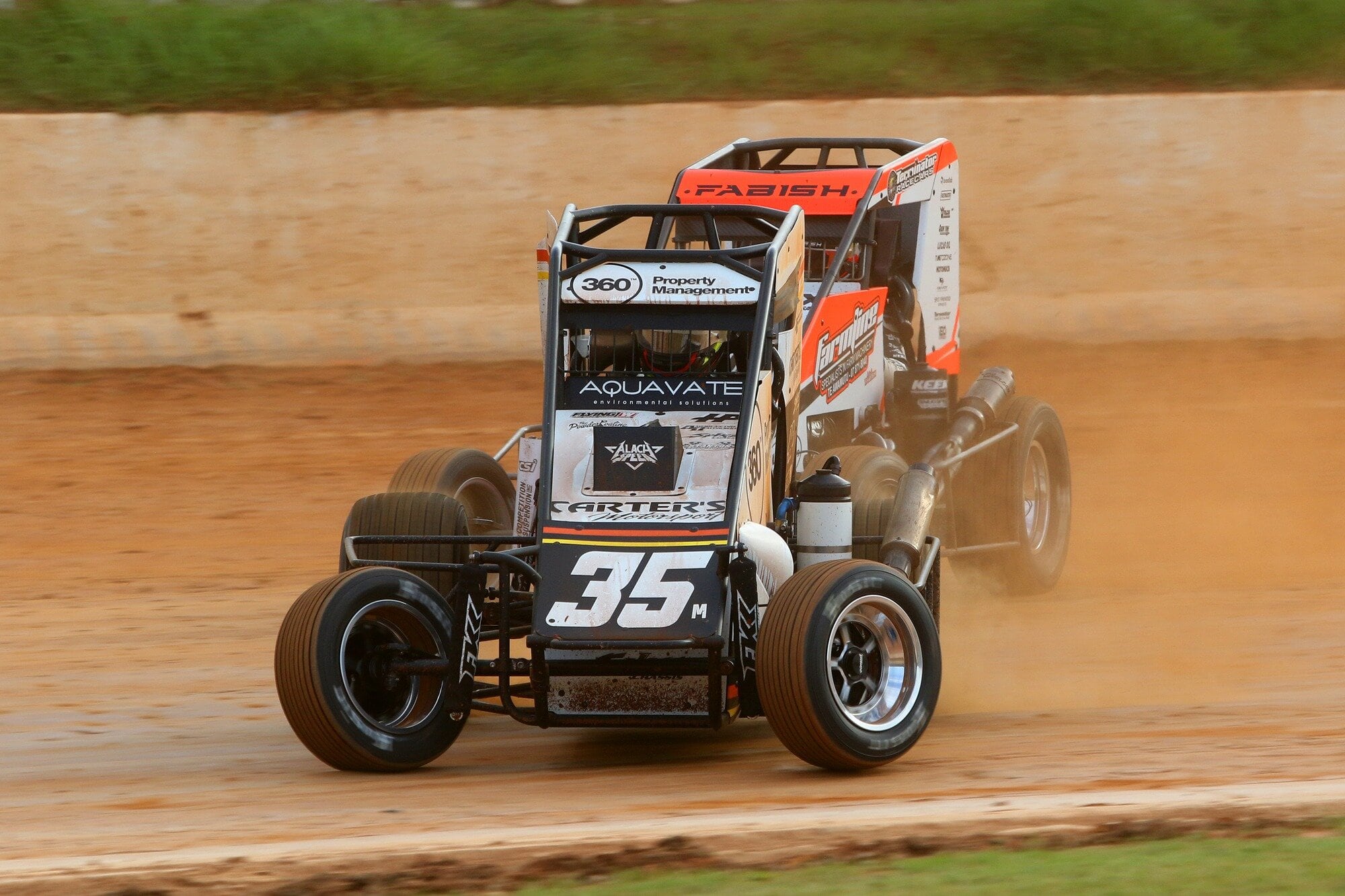  Aaron Hodgson powers around the Baypark oval during the last round of qualifying heats on Saturday&nbsp;night. Photo / Stuart Whitaker/The Write Angle