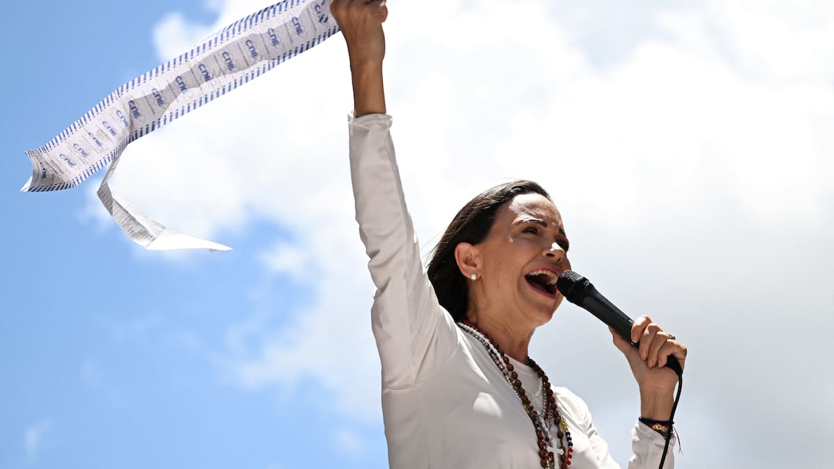 Daughter picks up Machado’s Nobel peace prize Daughter picks up Machado’s Nobel peace prize