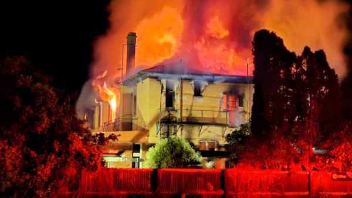 ‘Fully involved’: South Taranaki hotel burns down in a dramatic blaze ‘Fully involved’: South Taranaki hotel burns down in a dramatic blaze