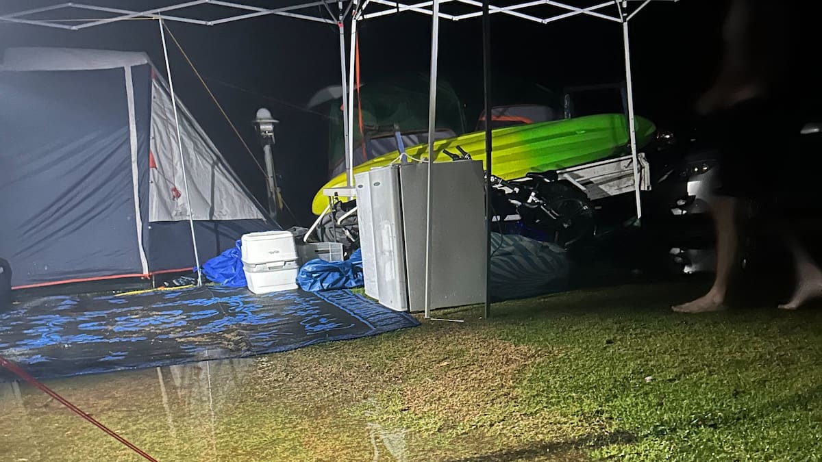 Tornado tears through Mangawhai, homes damaged, 5000 without power Tornado tears through Mangawhai, homes damaged, 5000 without power