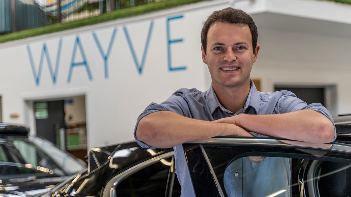 Wayve založený Novozélanďanem Alexem Kendallem získává 2,5 miliardy, Uber použije jeho technologii pro první robotaxi