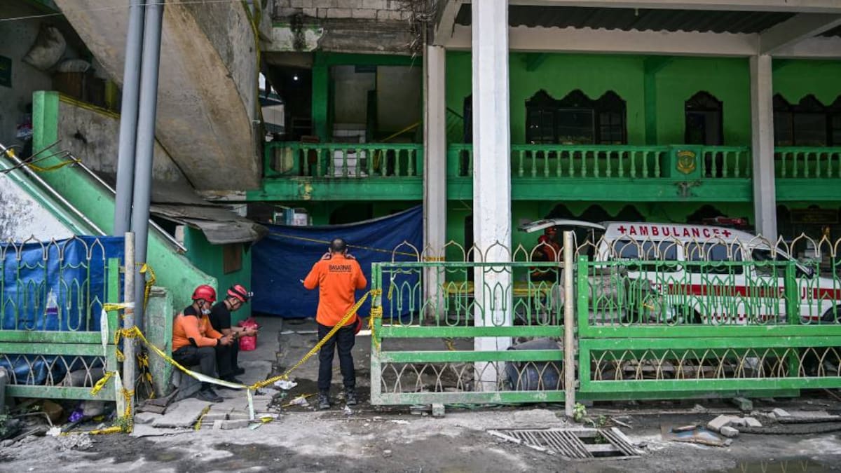 Indonesia school collapse death toll rises to 17 as search continues