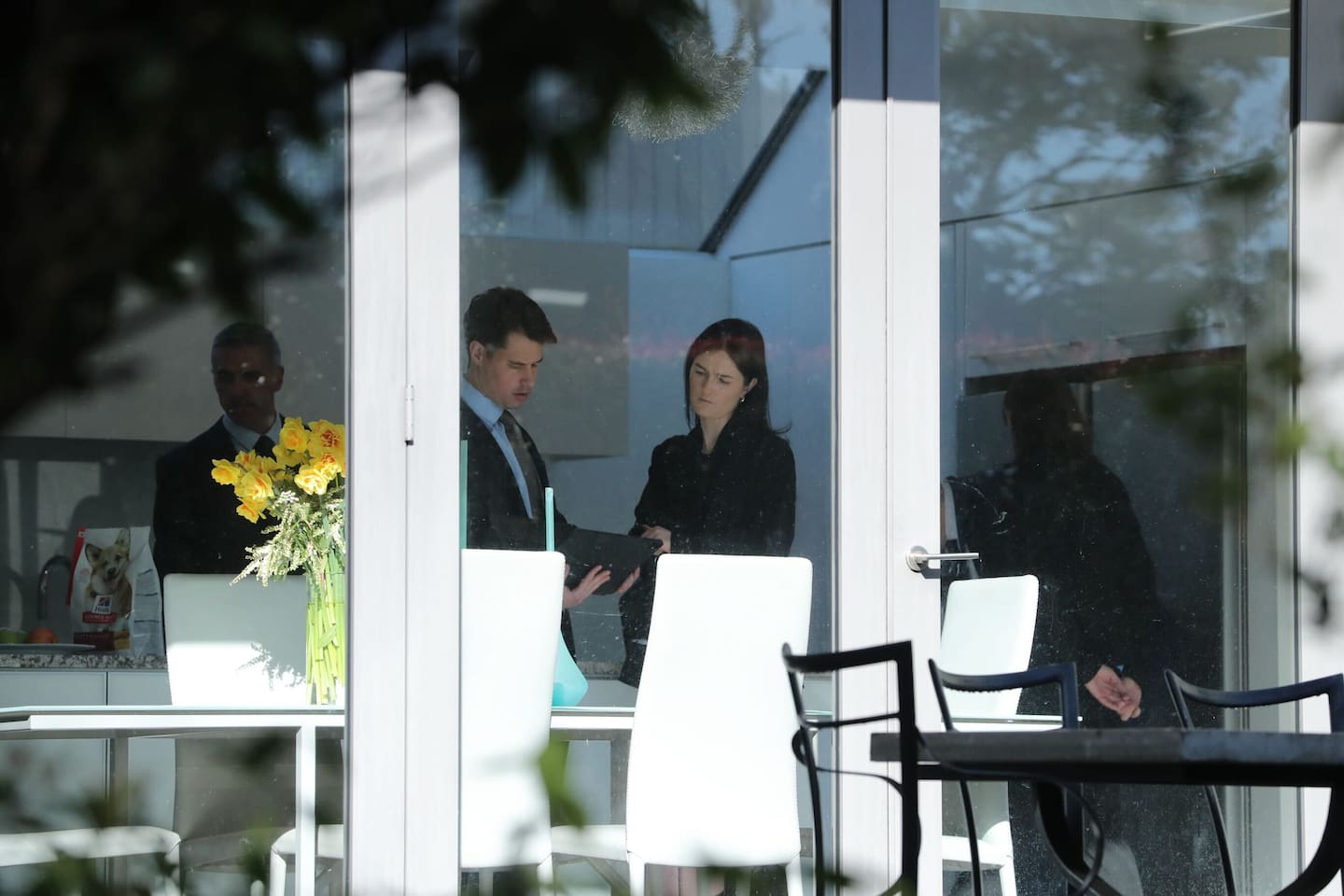 Police and Crown lawyers at Philip Polkinghorne's home in Upland Rd ahead of the arrival of a High Court jury during his trial last year. Photo / Jason Dorday