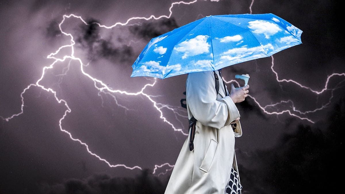 Severe thunderstorm warnings issued, heavy rain drenching Auckland, surface flooding Severe thunderstorm warnings issued, heavy rain drenching Auckland, surface flooding