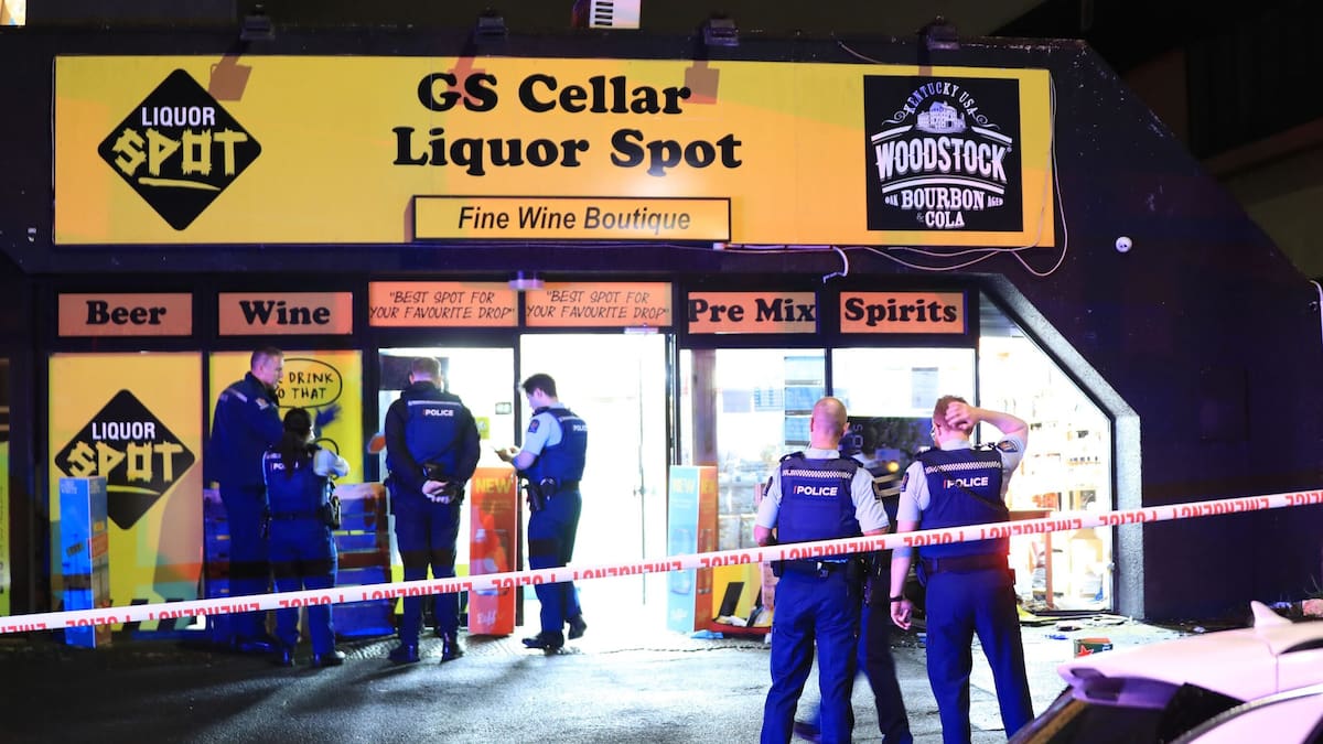 Police officer injured as emergency services swarm on Auckland liquor store Police officer injured as emergency services swarm on Auckland liquor store