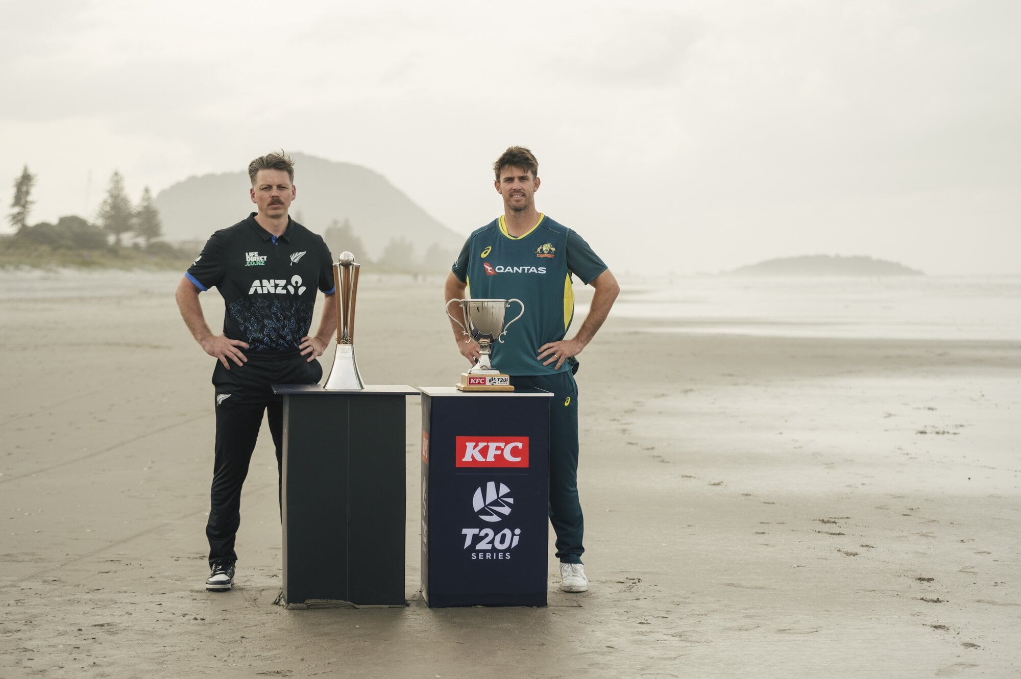  BLACKCAPS T20 captain Michael Bracewell and Australia T20 captain Mitch Marsh on the Mount Maunganui beach ahead of the Chappell-Hadlee KFC T201 series at Bay Oval. Photo / NZC