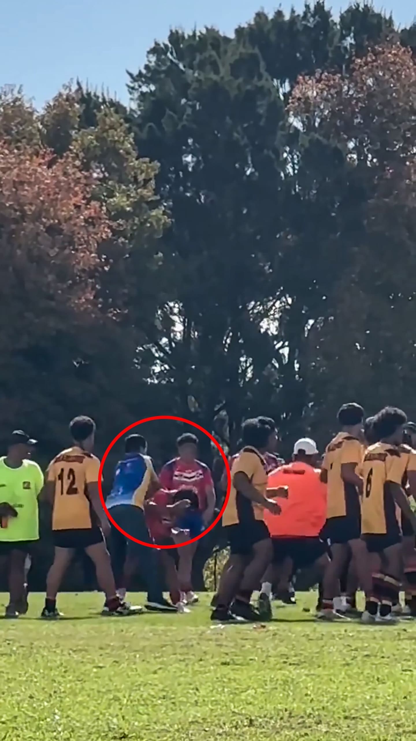 A fight broke out during an an U-16 rugby league match between the Manurewa Marlins and Otara Scorpions at Ngāti Ōtara Park after spectators charged on to the field.