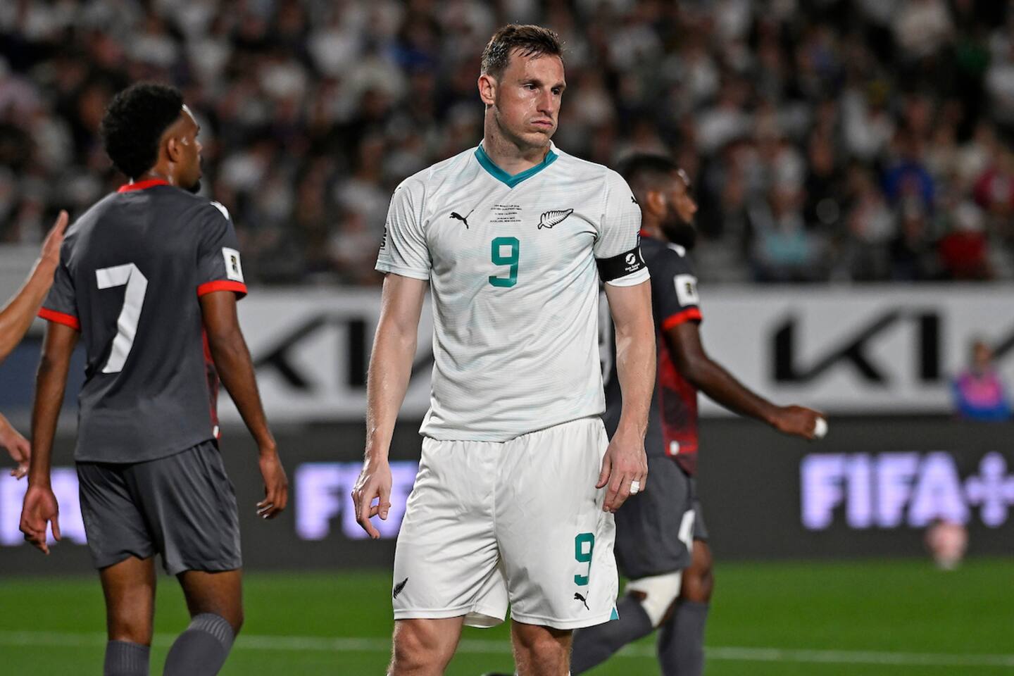 كريس وود، لاعب نيوزيلندا، يتفاعل مع نهائي تصفيات كأس العالم 2026 في أوقيانوسيا. الصورة: فوتوسبورت