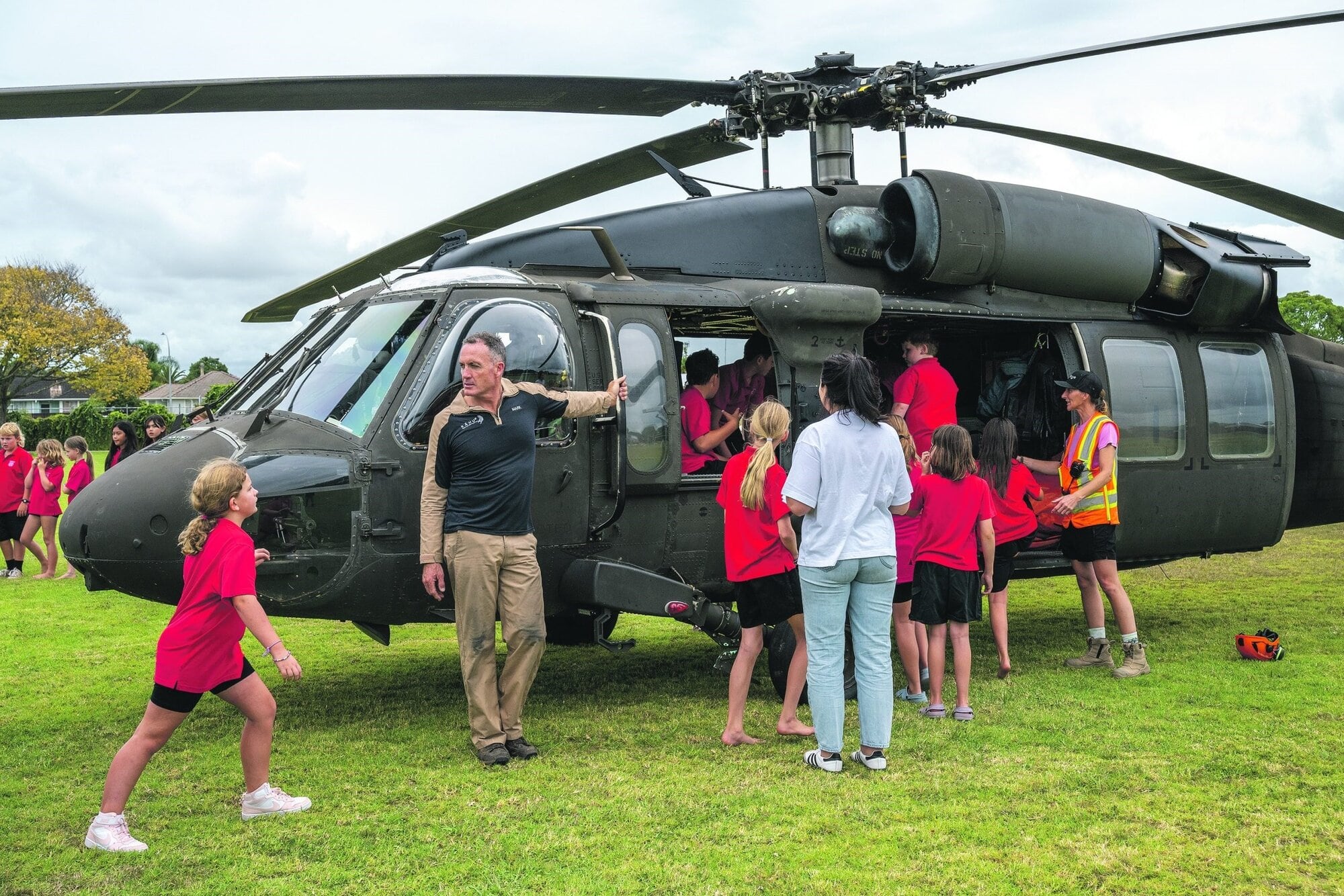  Apanui School students get an up-close view of Kāhu Helicopters’ Sikorsky UH60 Black Hawk. Photo / Troy Baker