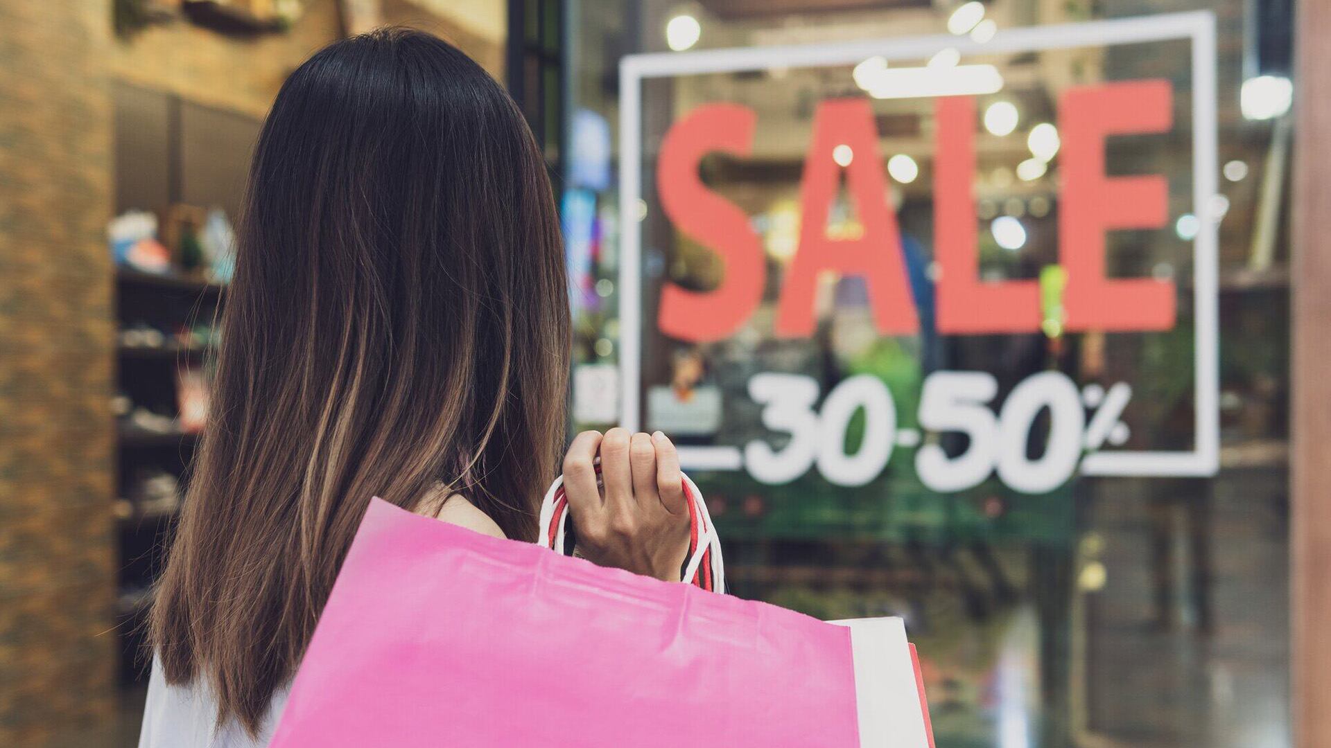 Shoppers should take an umbrella with them on Boxing Day. Photo / NZME