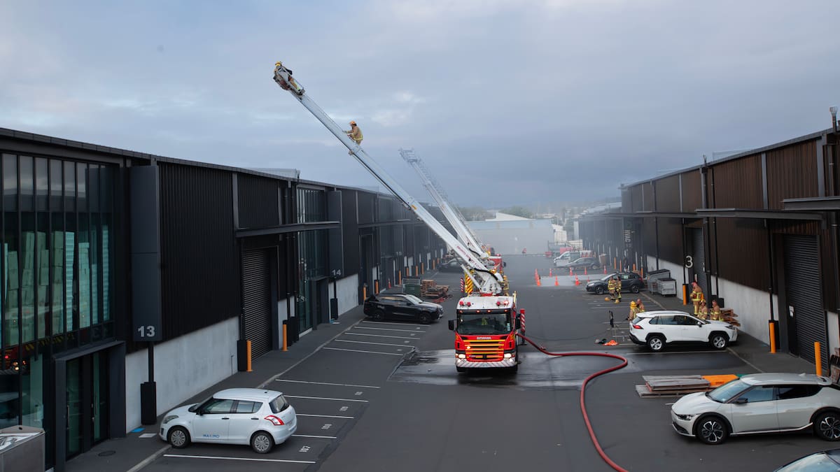 Second ladder truck breakdown hits Auckland Second ladder truck breakdown hits Auckland