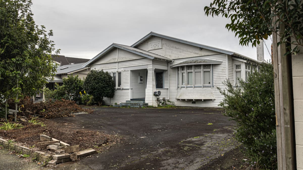 Auckland retiree faces eviction as ground rent jumps 344% Auckland retiree faces eviction as ground rent jumps 344%