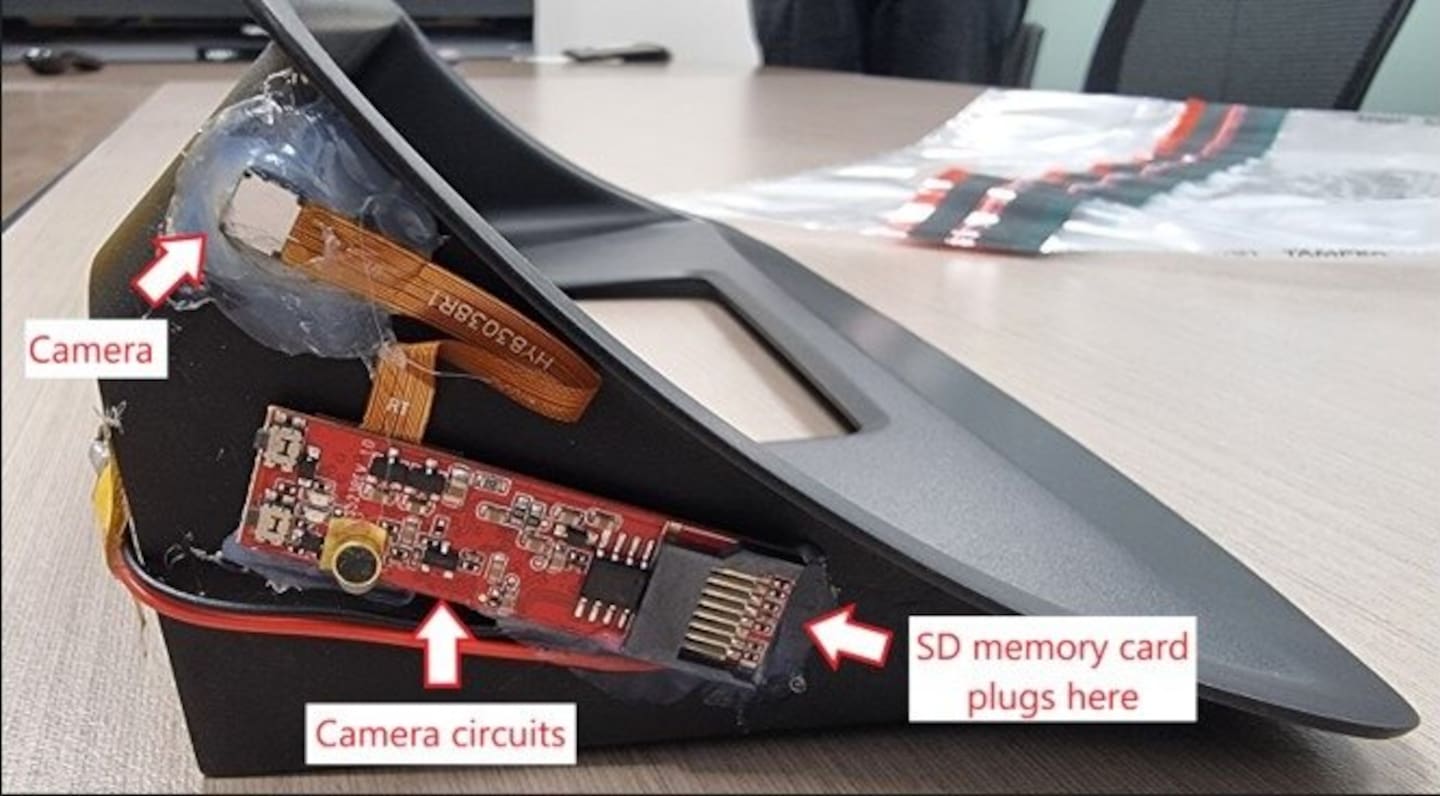 用于支付终端的卡片盗刷设备。两名男子因走私卡片盗刷设备入境新西兰并盗取超过6万纽币资金而被判刑。图片/新西兰海关