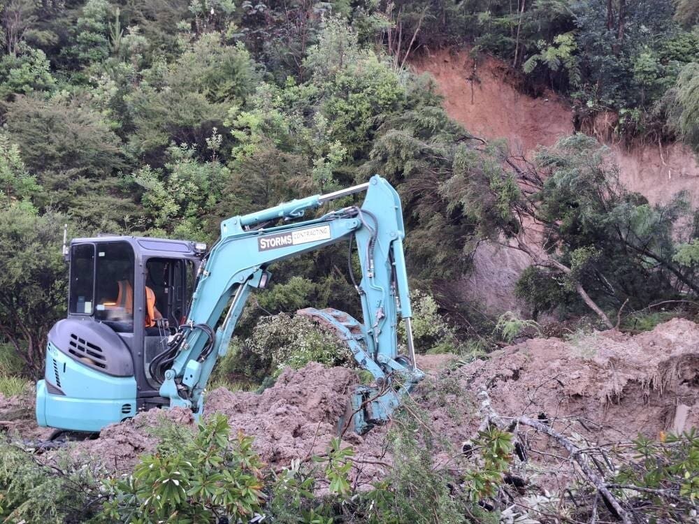 Coromandel storm recovery : Red ‑ stickered homes , roads still at risk