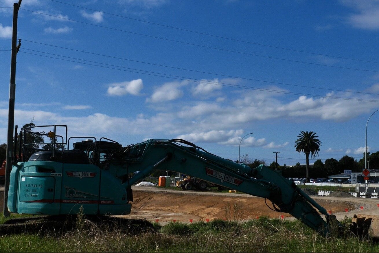 Construction of the Ōmanawa Bridge, just over the fence from one of Tauriko School's playgrounds. Photo / Tom Eley