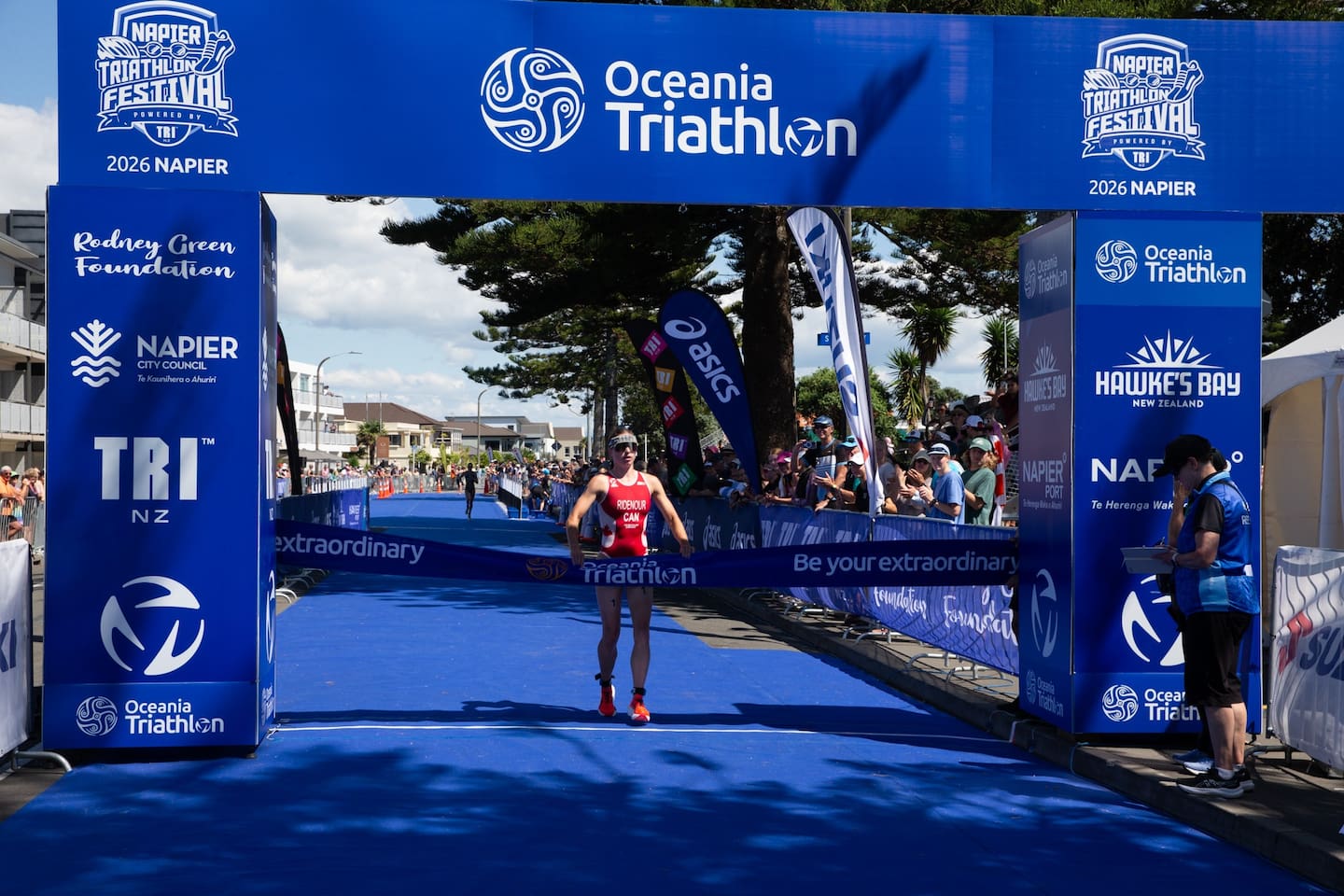 Canada’s Desirae Ridenour wins the women's race, again, in Napier. Photo / @scottietphoto