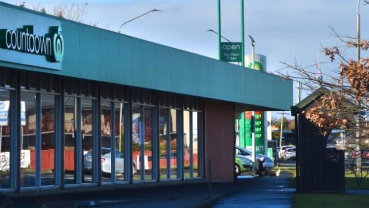 Dunedin staff, customers unhappy with 'rotten cold' conditions in ...