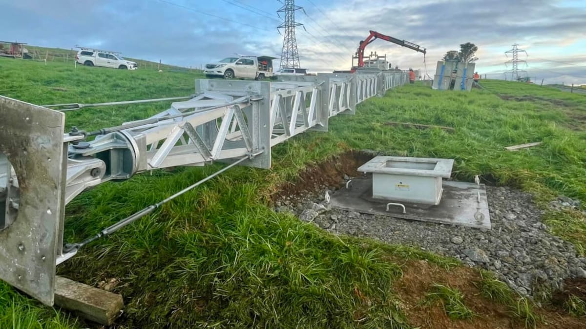 'They were very cold': Transpower leaves Northland businesses in dark over compo 'They were very cold': Transpower leaves Northland businesses in dark over compo