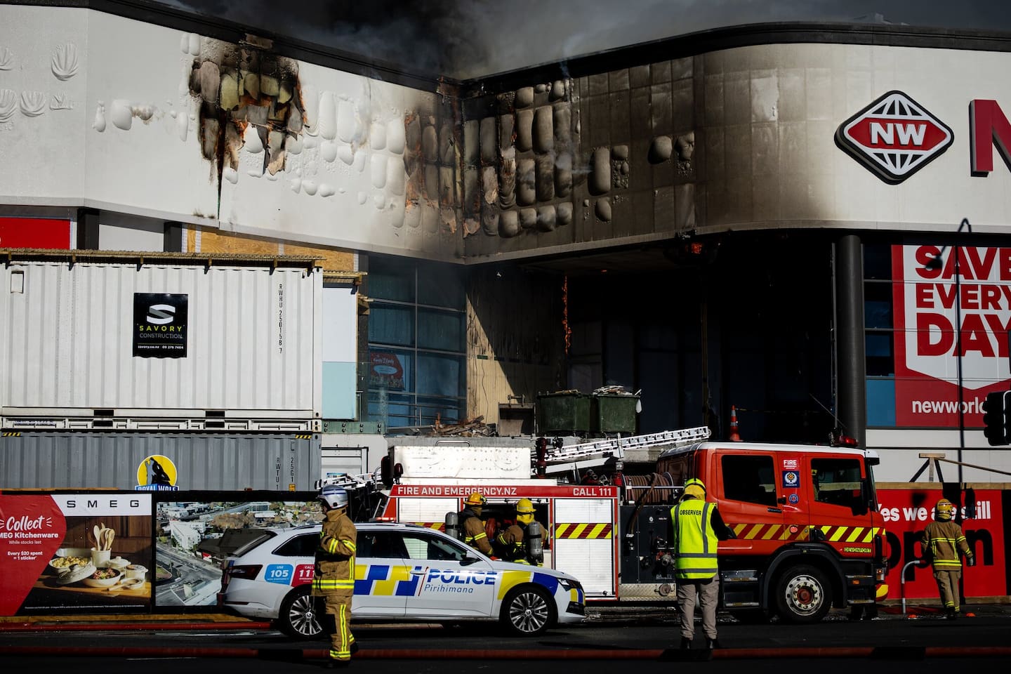 Thick black smoke engulfed Auckland city after a fire broke out at the New World supermarket in Victoria Park. Photo / Dean Purcell