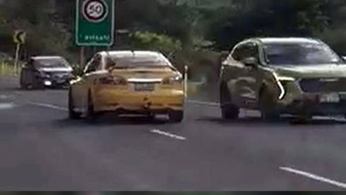 Car filmed veering into traffic on State Highway 2, Waihī to Katikati ...