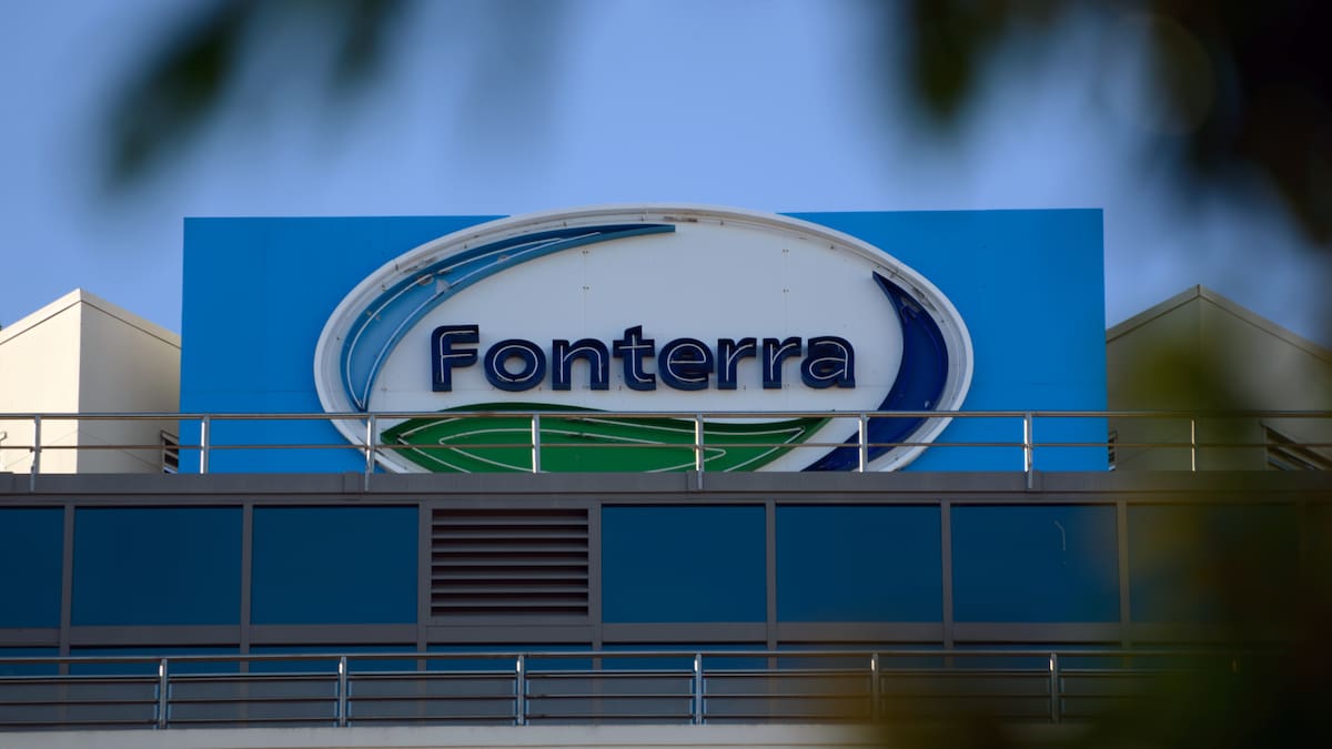 Market close: Heavy end to week as big stocks drag sharemarket 1% lower Market close: Heavy end to week as big stocks drag sharemarket 1% lower