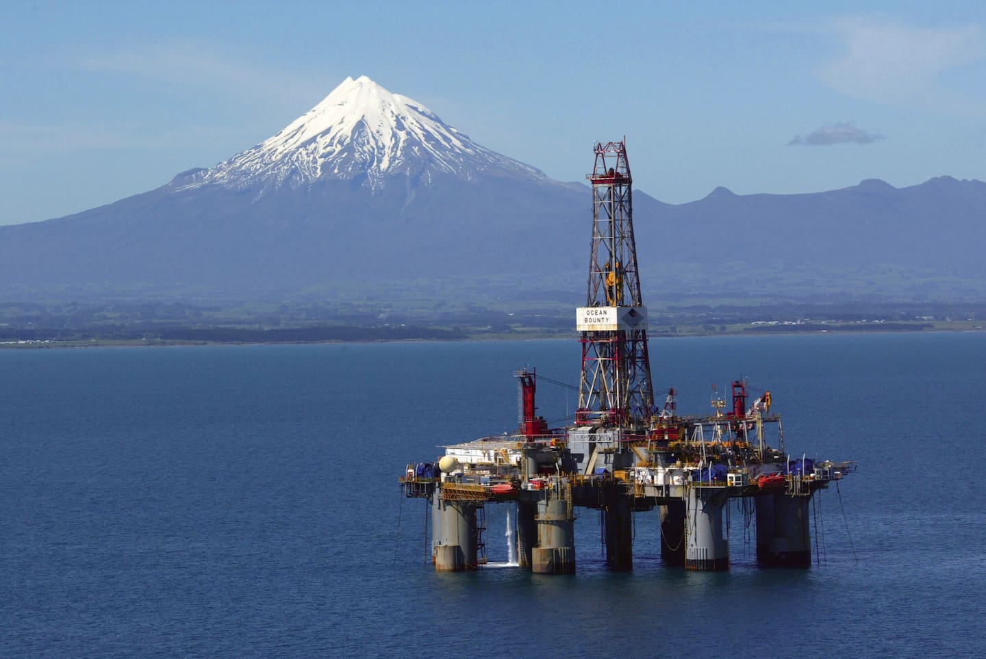 A drilling platform at the Pohokura Gas Field project back in 2005. Photo / SNPA Rob Tucker