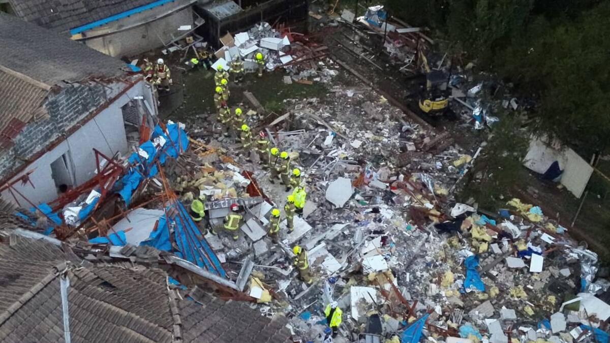 Sydney explosion: Race to find person trapped after townhouse collapses Sydney explosion: Race to find person trapped after townhouse collapses