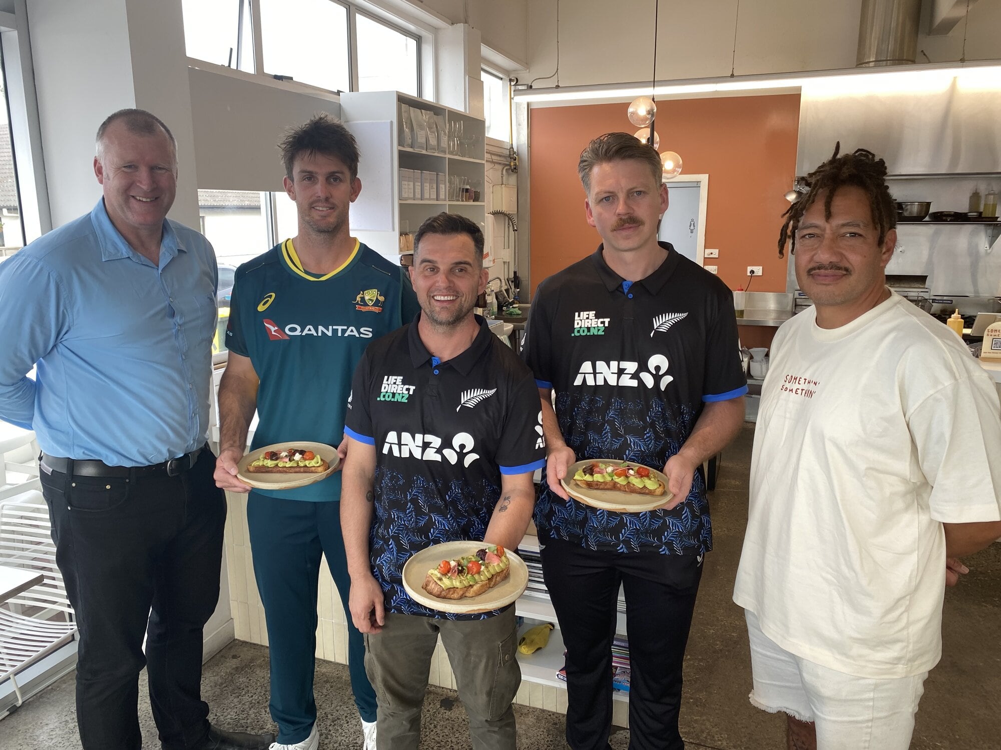  Tauranga Mayor Mahè Drysdale, Australian captain Mitch Marsh, Somethin' Somethin' owner Nathan Turley, BLACKCAPS captain Michael Bracewell and Somethin' Something' barista Will Langi. Photo / Rosalie Liddle Crawford