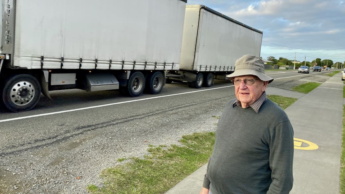 ‘One hesitation and you’re history’: Plea to lower speed limit in Bay View ‘One hesitation and you’re history’: Plea to lower speed limit in Bay View