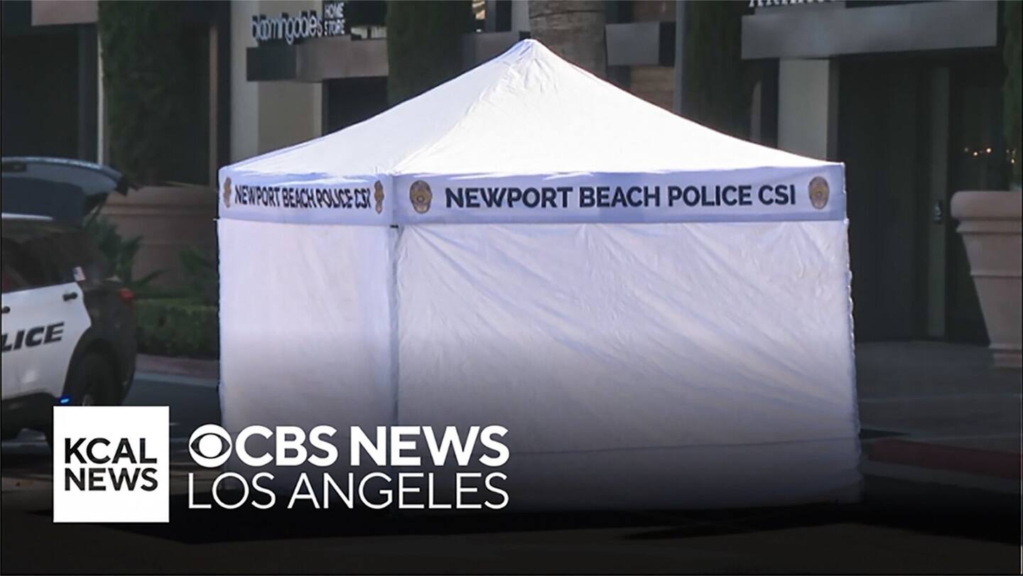 Police erect a scene tent at the spot were a New Zealand woman was robbed and fatally run down at Fashion Island Mall in Newport Beach, California. Photo / KCAL NEWS