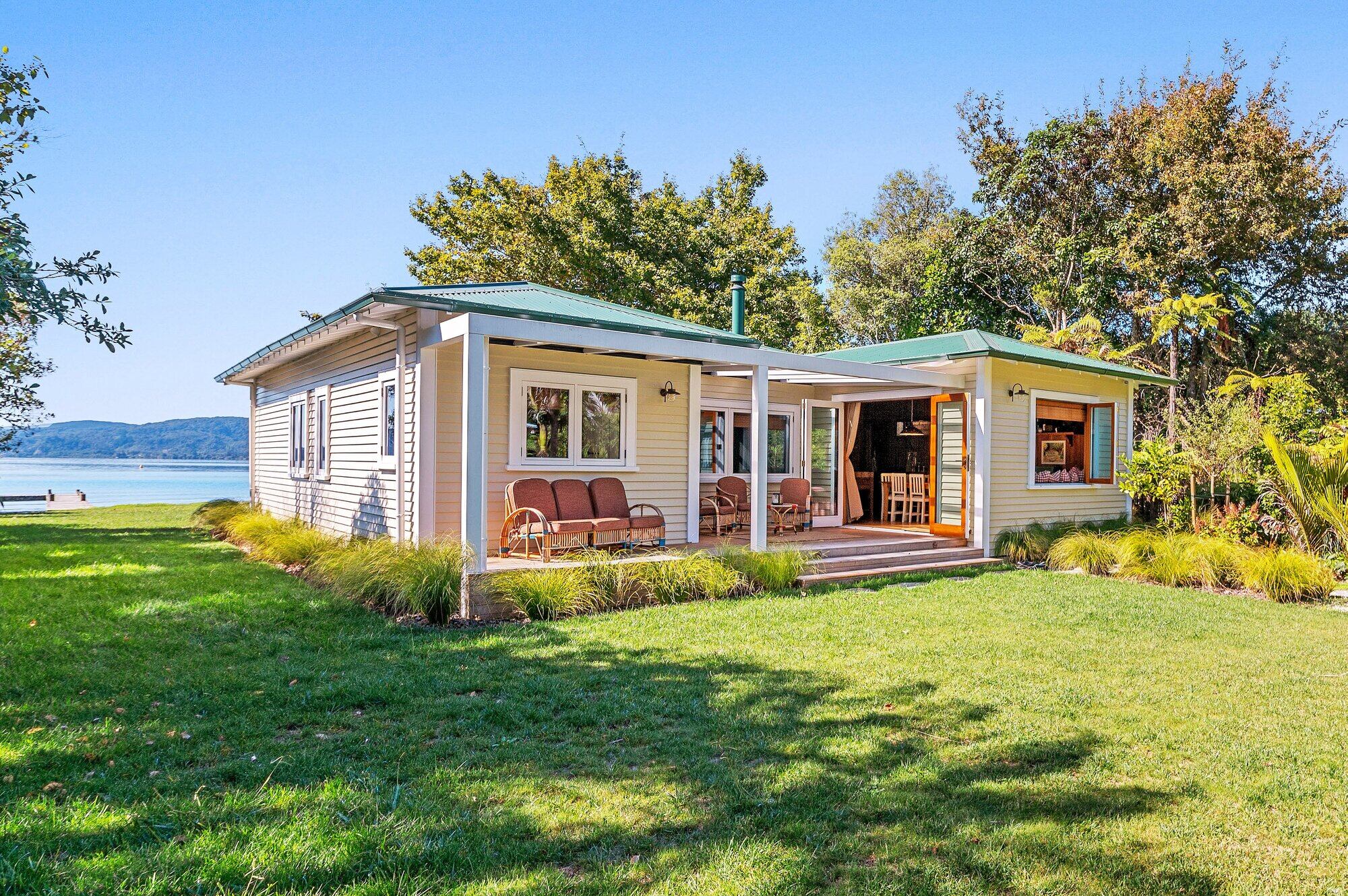  A Lake Rotoiti home was the winner of the Bay of Plenty & Central Plateau Supreme Renovation of the Year, Special Award, Renovation $1 million - $2 million category.