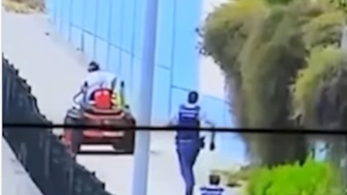 Watch: ‘Only in NZ’ – Police chase after man on ride-on mower Watch: ‘Only in NZ’ – Police chase after man on ride-on mower