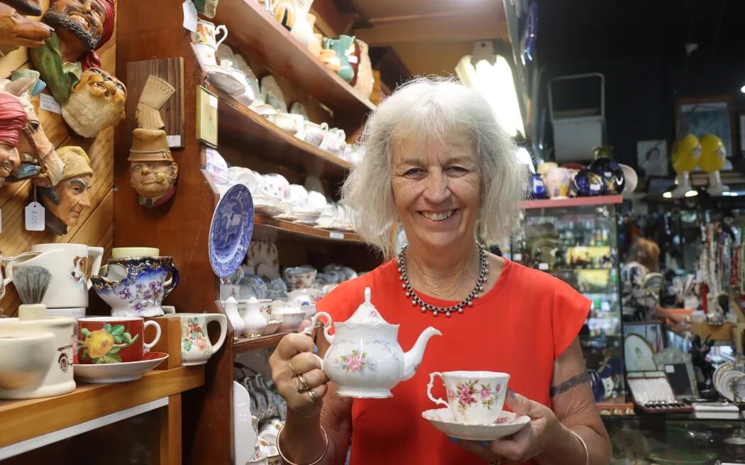 Vivien Leonard opened her first antique shop in 1993. Photo / RNZ