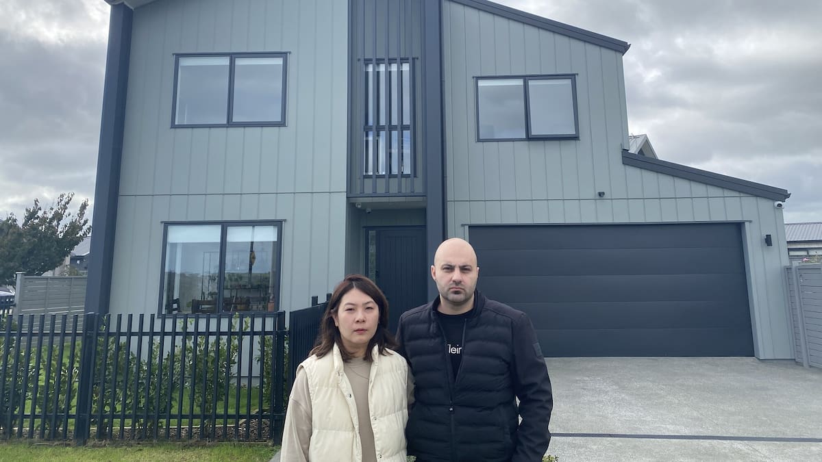 ‘Shotgun’ cladding: Homeowner complains about new .27m home, builder says nothing wrong ‘Shotgun’ cladding: Homeowner complains about new .27m home, builder says nothing wrong