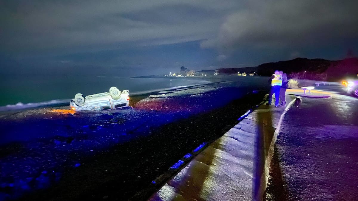 Ute flips onto beach in Hawke’s Bay, one in custody Ute flips onto beach in Hawke’s Bay, one in custody