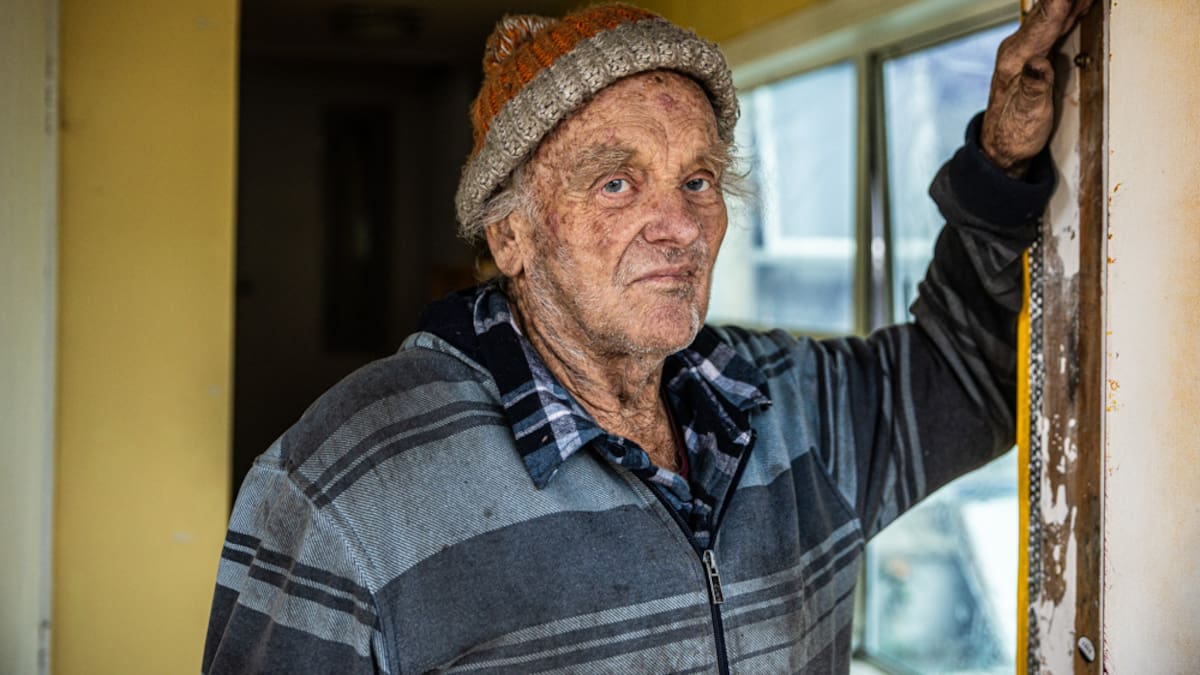 ‘Beyond ridiculous’: Neighbours almost sell 87-year-old’s 0k home over k debt ‘Beyond ridiculous’: Neighbours almost sell 87-year-old’s 0k home over k debt