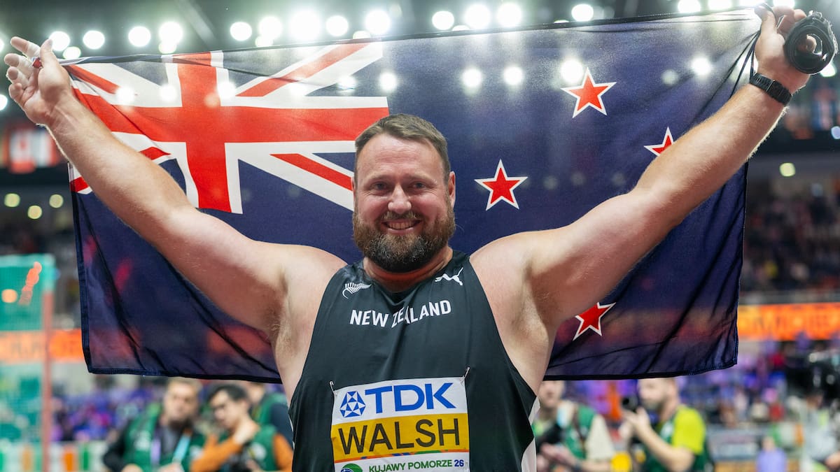 Walsh leaves it late to claim fourth world indoor title Walsh leaves it late to claim fourth world indoor title