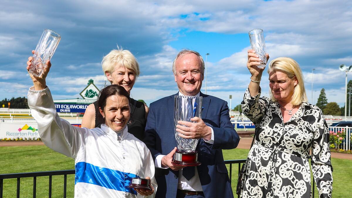 Racing: Savaglee, Gerard and Spratt steal the Guineas spotlight - NZ Herald