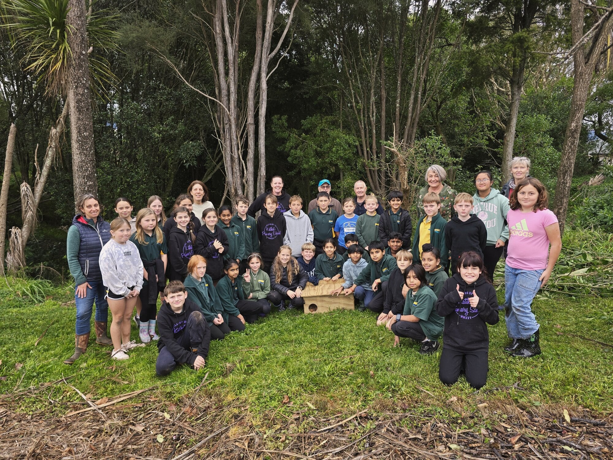  Katikati Primary School students with their teachers, TOP environmental educator Tammy Bruce, Renaturing Katikati’s Sharon Strong, Western Bay Museum’s Paula Gaelic and helpers Dave Smith and Barry Pethybridge with the rur box at Te Awaawa gully. Photo / Supplied.