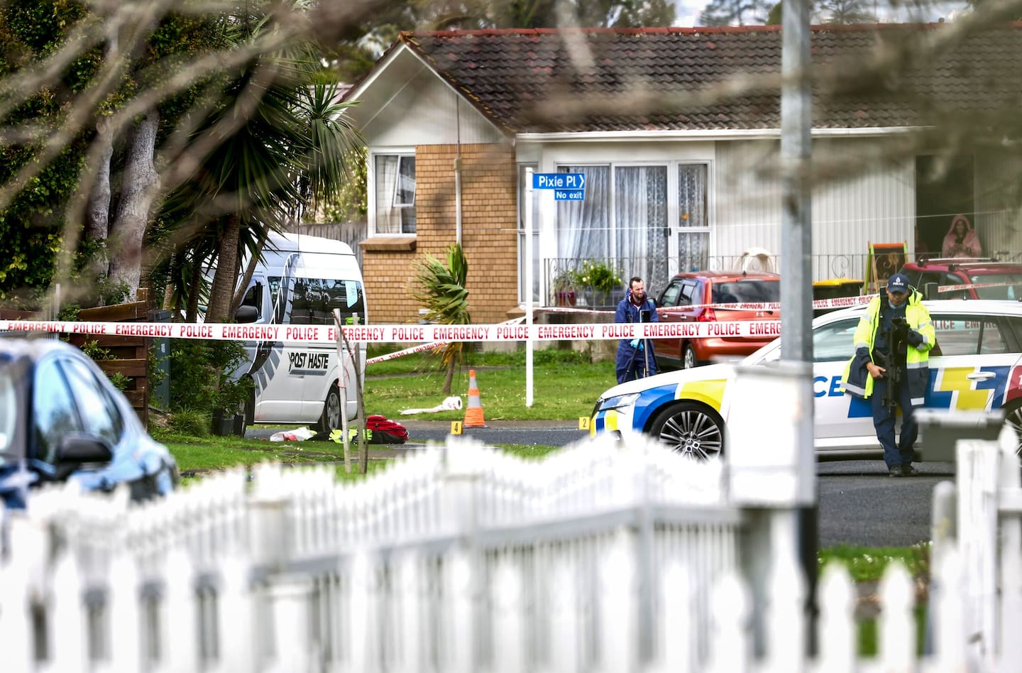 The shooting victim died in a courier van. Photo / Jason Oxenham.