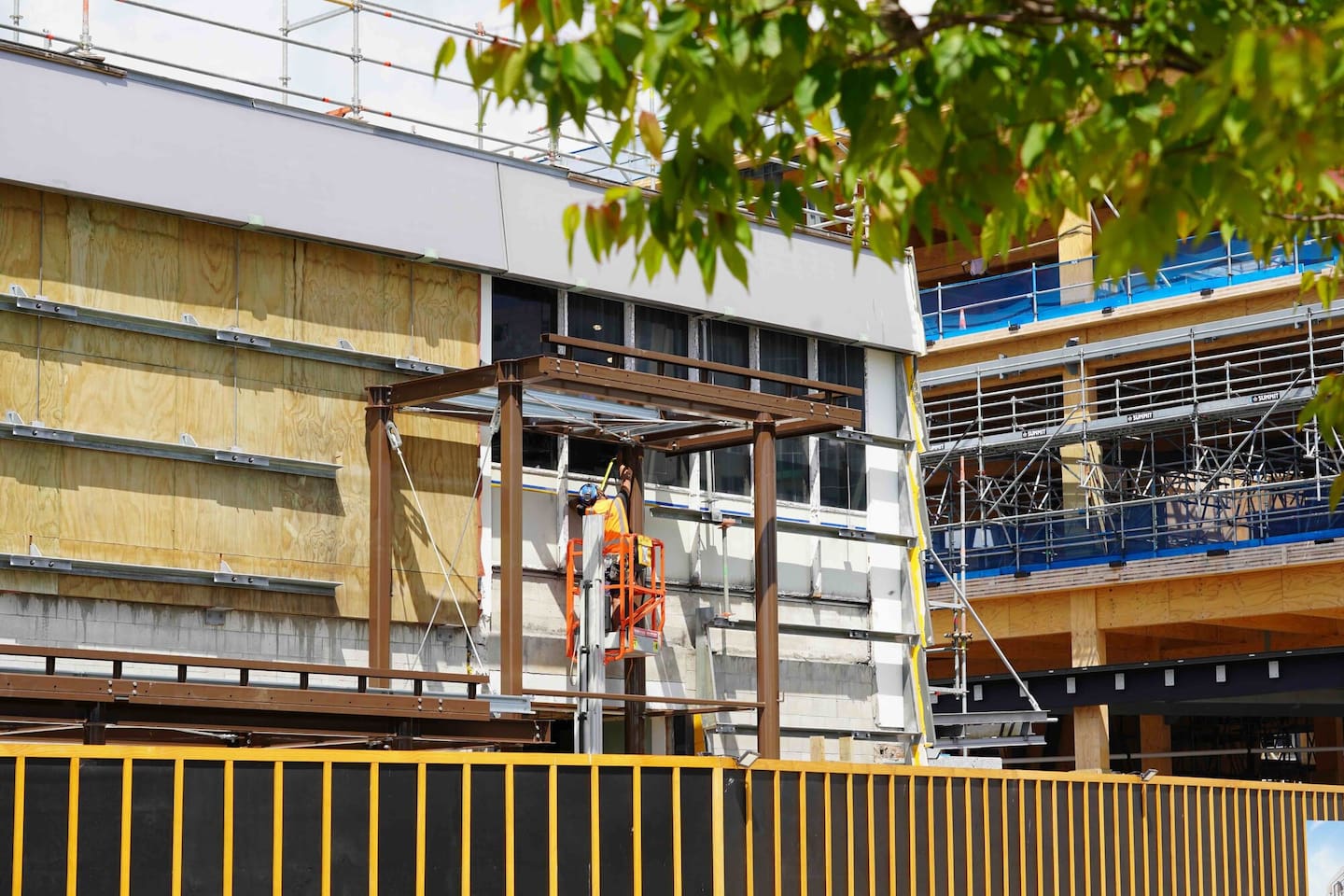 Steel beams for Toi Tauranga Art Gallery's new entrance can be seen from Masonic Park. Photo / Supplied