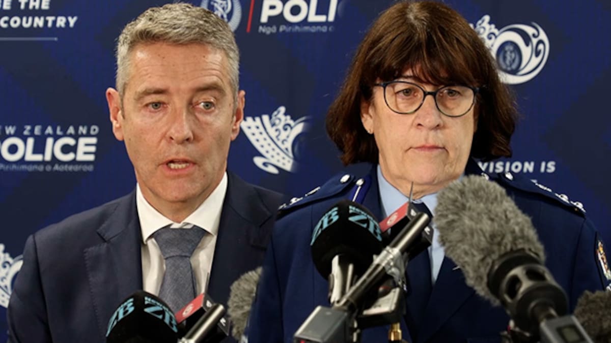 Tom Phillips dead after four-year manhunt ends in police shoot-out; two children yet to be located - NZ Herald
