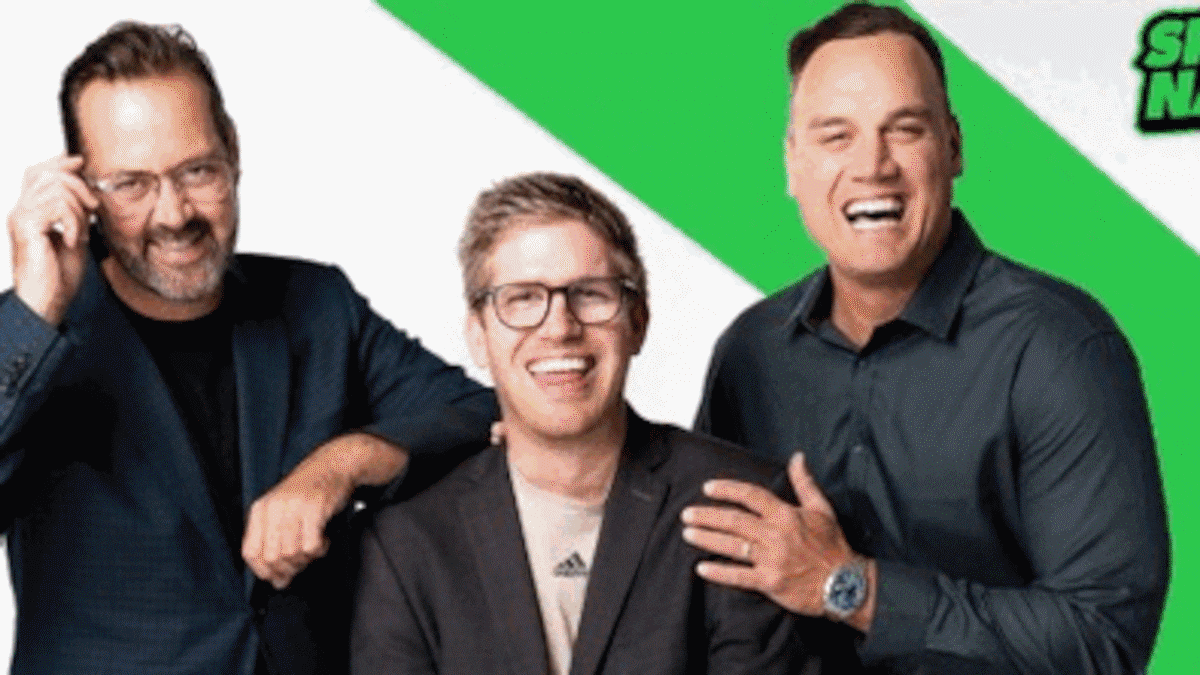 Radio legal war brewing: AM stations imperilled under RNZ plan to replace 2 masts with 1 Radio legal war brewing: AM stations imperilled under RNZ plan to replace 2 masts with 1