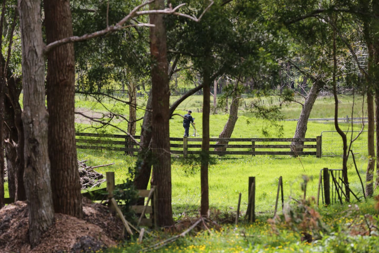 Police search a Head Hunters gang property in Dairy Flat during the months-long search for Jayden Mamfredos. Photo / NZME
