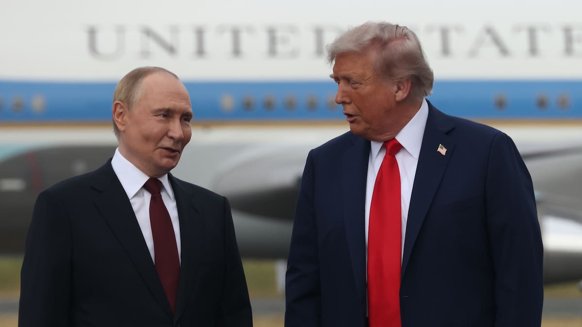 Trump urges new nuclear treaty after Russia agreement ends Trump urges new nuclear treaty after Russia agreement ends