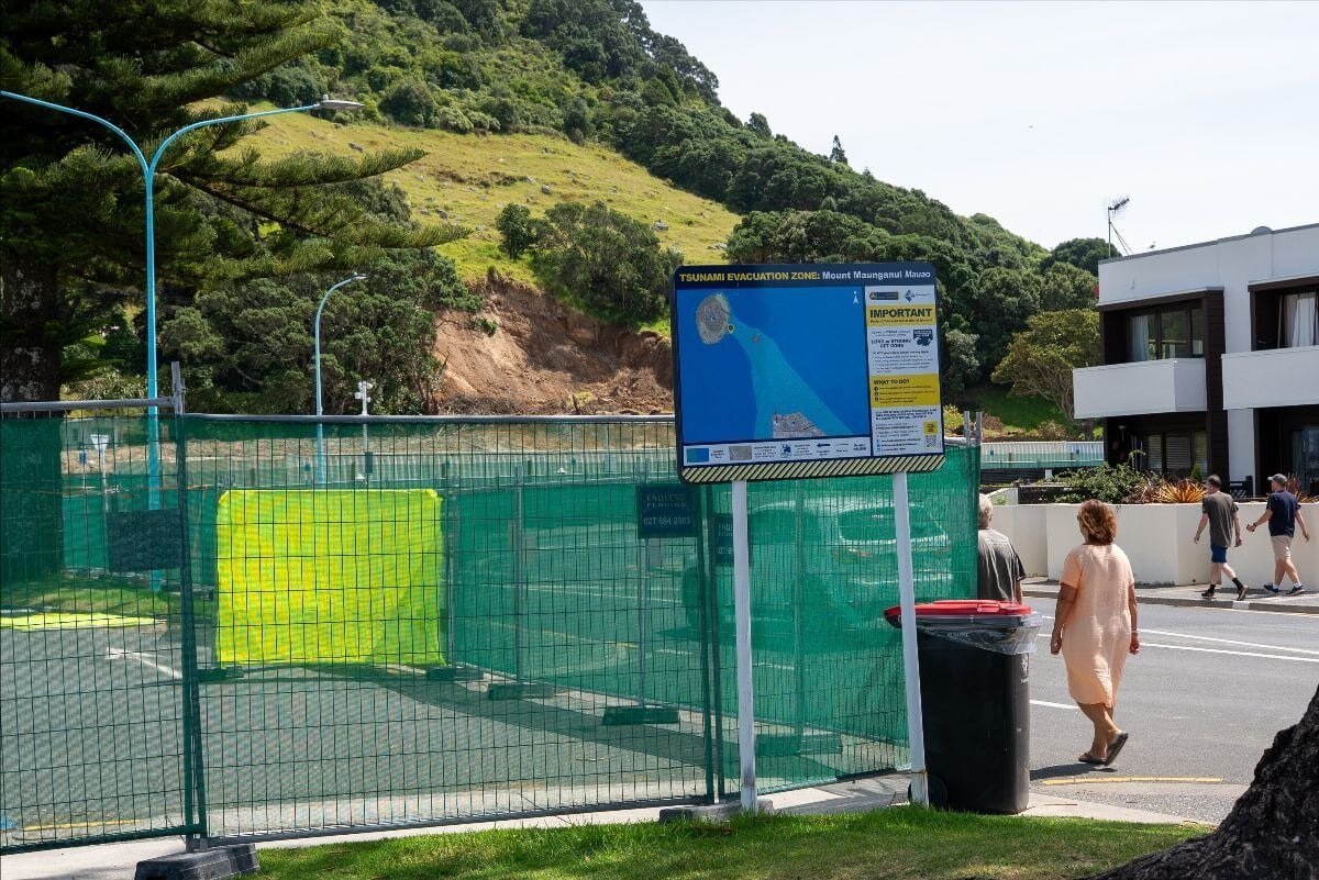  Cordons remain around Pilot Bay boat ramp. Photo / Tauranga City Council