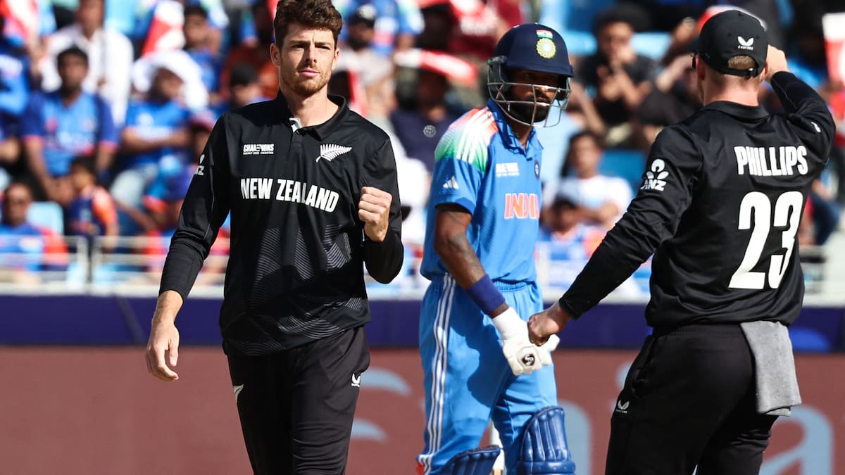 Black Caps defending 251 in Champions Trophy final against India Black Caps defending 251 in Champions Trophy final against India