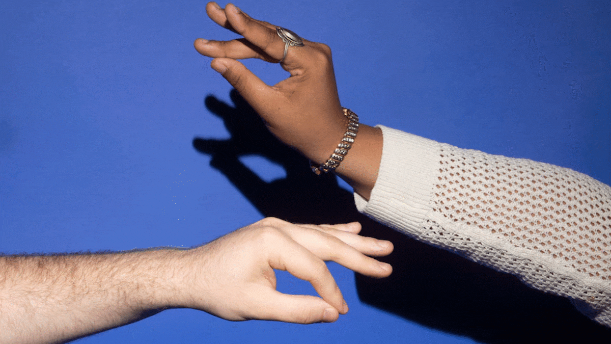 Finger claps rise in pop culture, sparking debates on origins and use